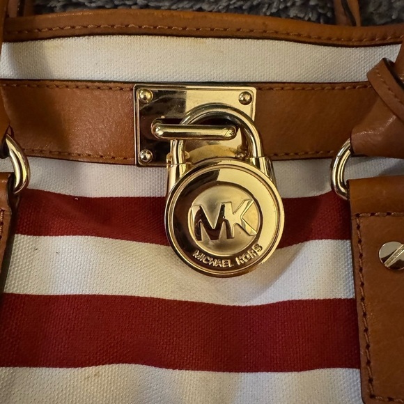 MICHAEL KORS Red and White Striped Hamilton Bag - Picture 15 of 16